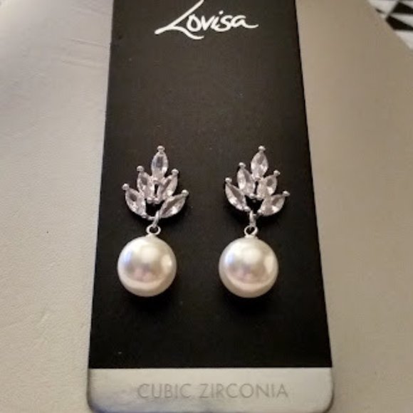 LOVISA Glamorous Silver Leaf Clear Cubic Zirconia/Pearl Drop Earrings**NEW! - Picture 2 of 5